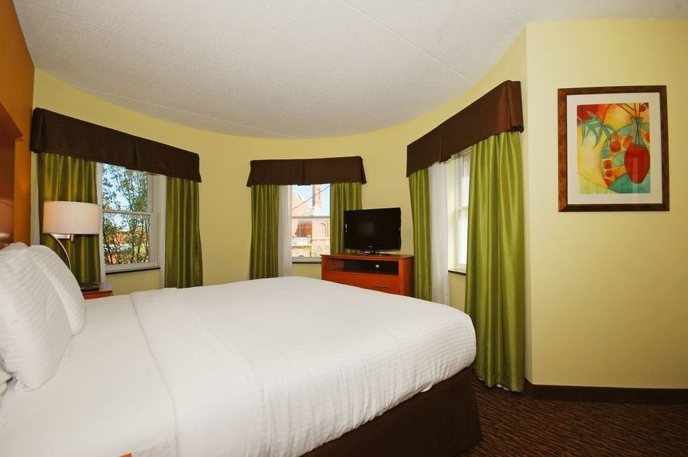 Clarion Hotel & Suites University-Shippensburg Oda fotoğraf