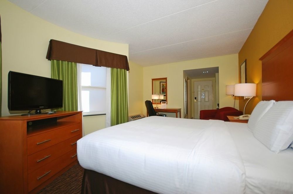 Clarion Hotel & Suites University-Shippensburg Oda fotoğraf