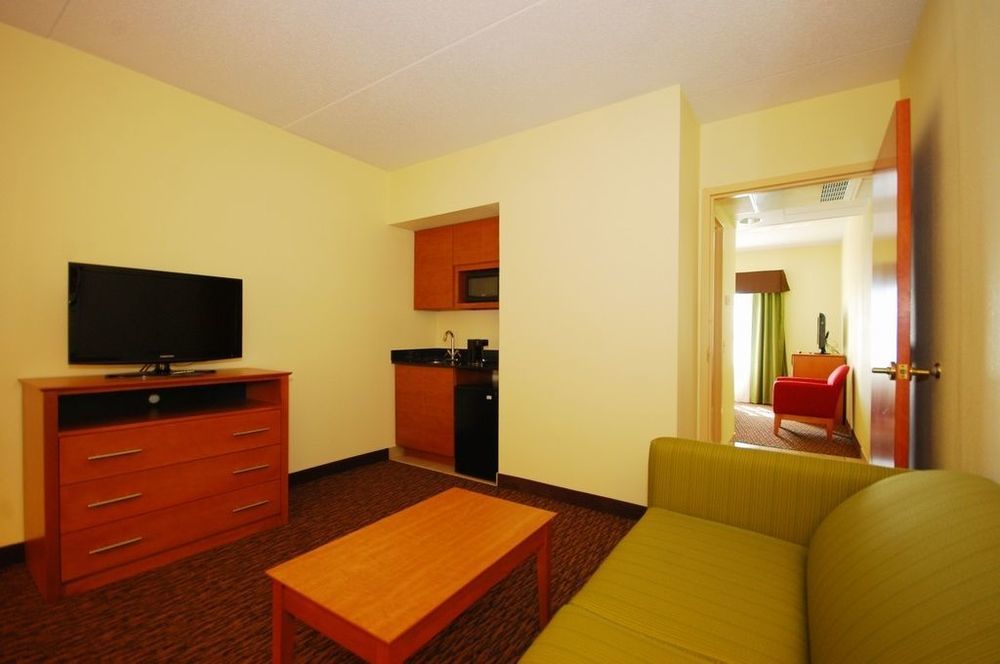 Clarion Hotel & Suites University-Shippensburg Oda fotoğraf