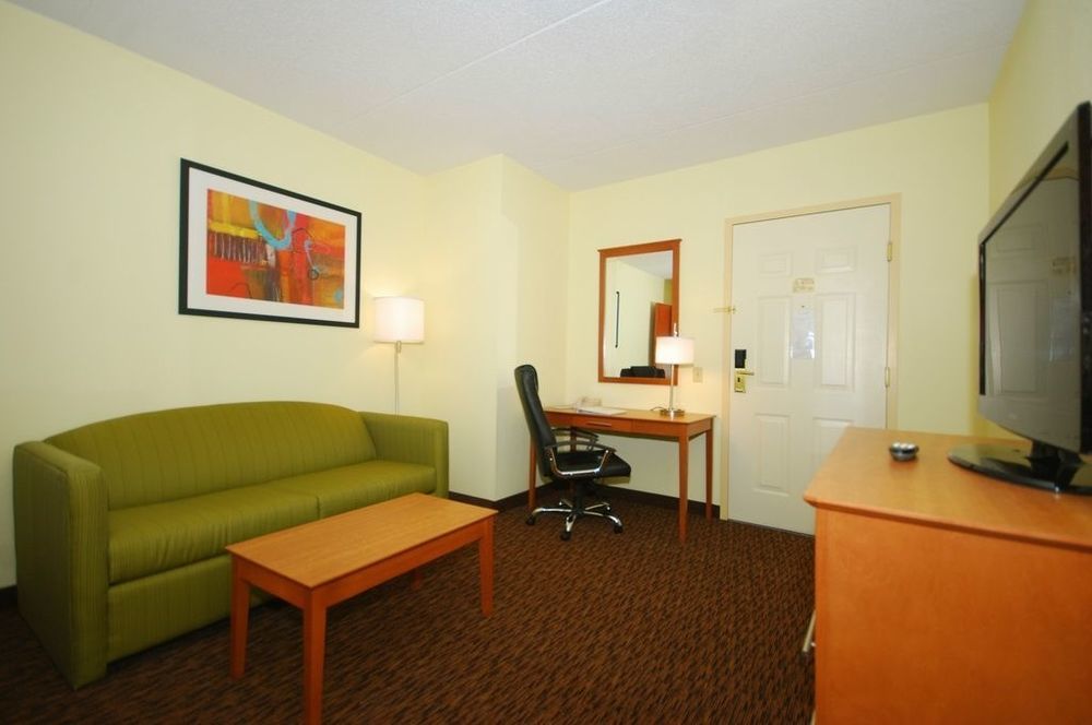 Clarion Hotel & Suites University-Shippensburg Oda fotoğraf