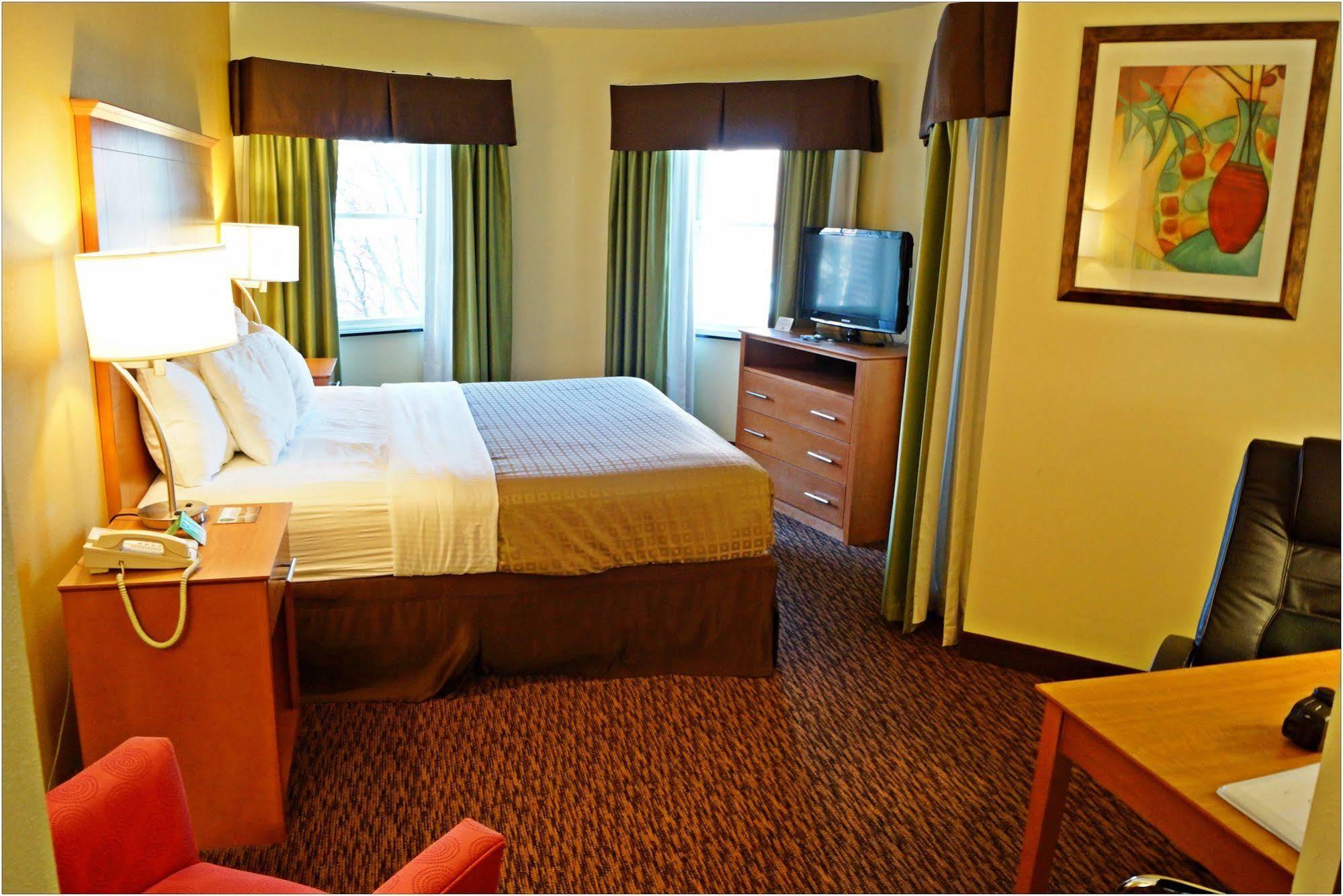 Clarion Hotel & Suites University-Shippensburg Dış mekan fotoğraf